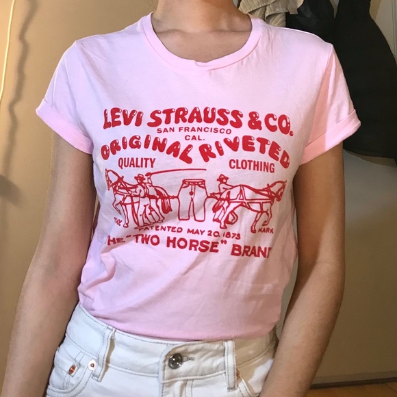 Levis pink graphic tee - Picture 2 of 3